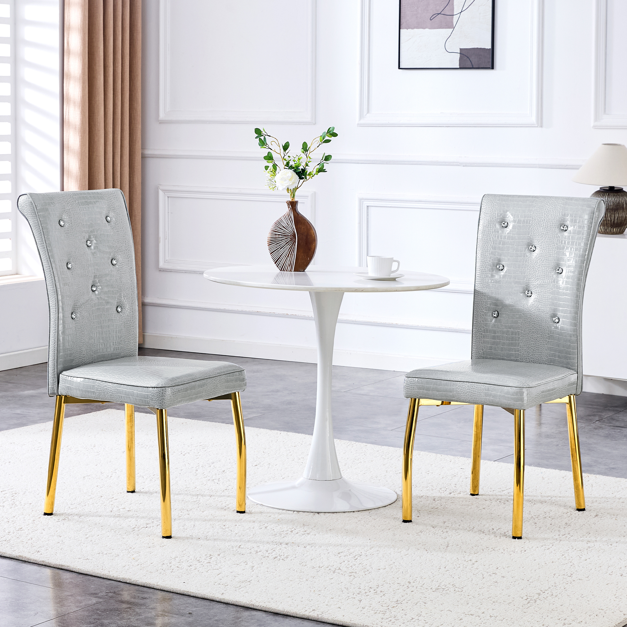 Set de 2 sillas de comedor vintage gris y oro, tapizadas en cuero sintético con broche de cristal.