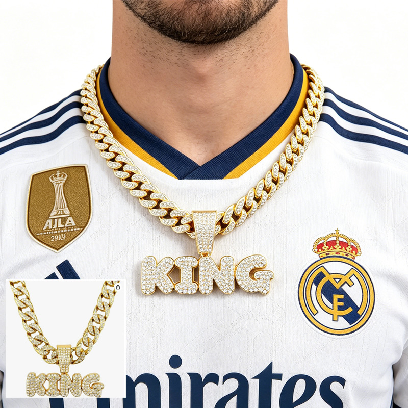 Collar con colgante de balón de fútbol de 13 mm, con diamantes y circonia