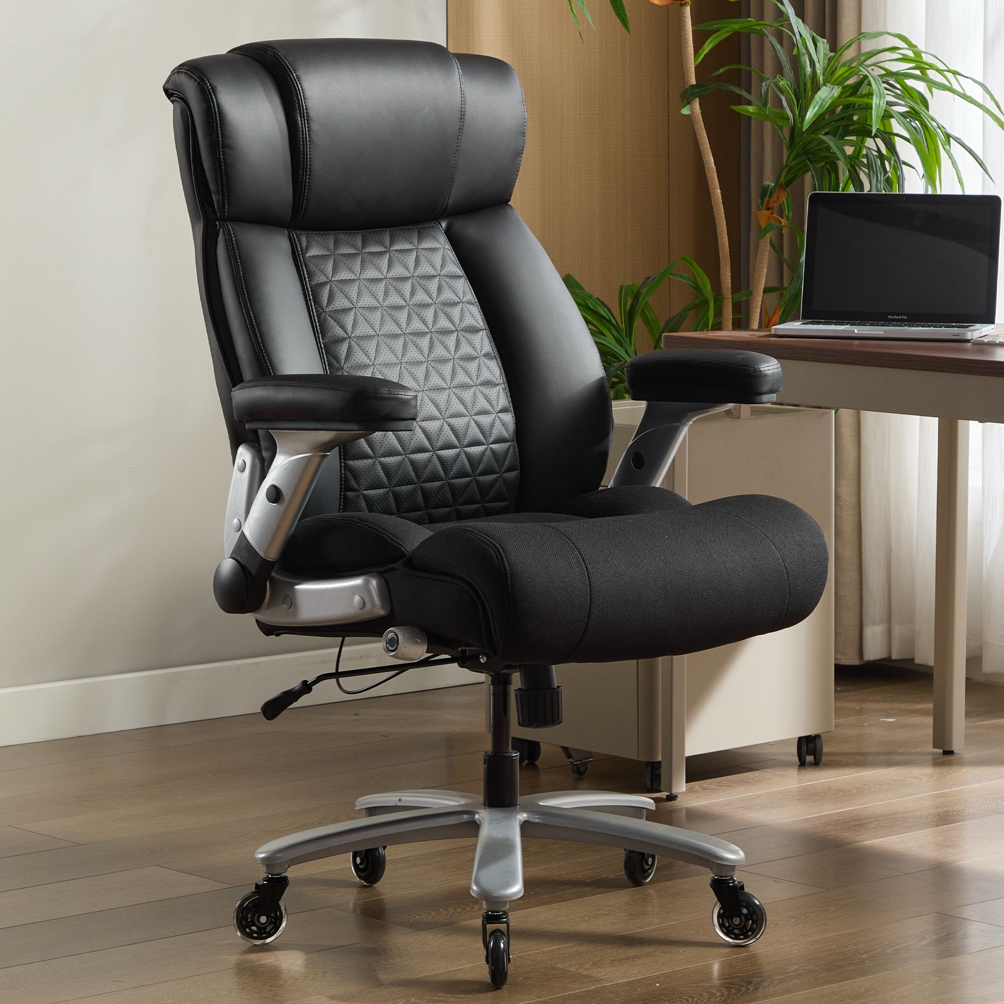 500lbs Big And Tall Office Chair With Adjustable Lumbar Support, Executive Office Chair Heavy Duty With Flip-up Armrest And Wider Seat, Ergonomic Leather Chair Breathable With Quiet Rubber Wheels.