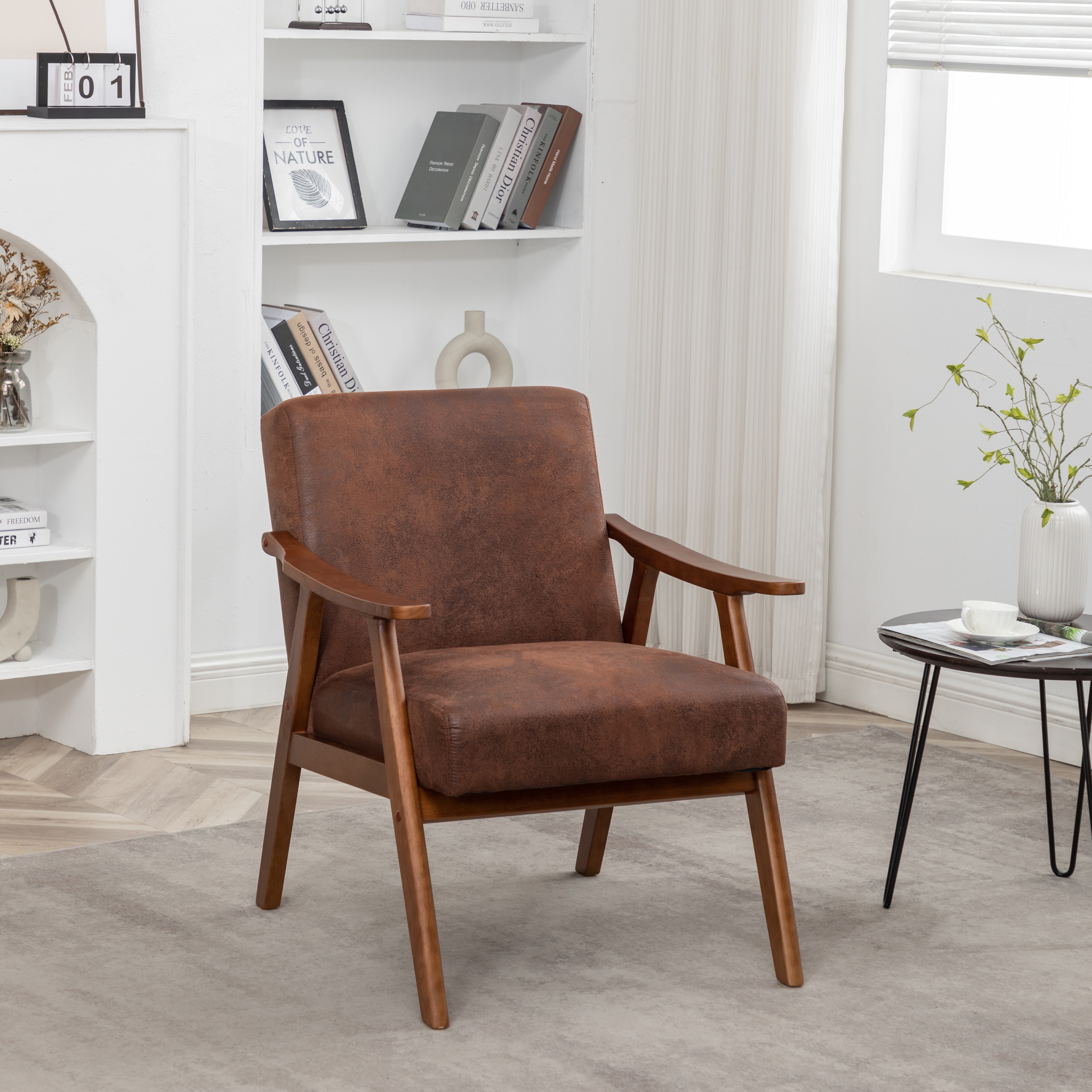 Sillón decorativo moderno de mediados de siglo, tapizado en microfibra, madera maciza, marrón claro.