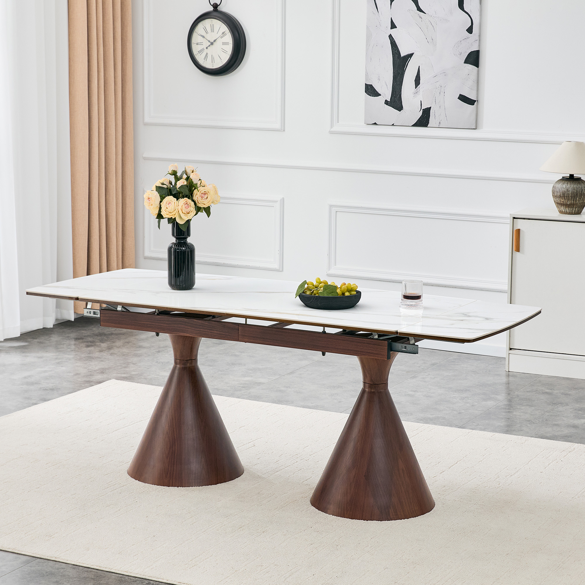 Mesa de comedor rectangular extensible con cubierta de piedra, patrón mármol y patas nogal