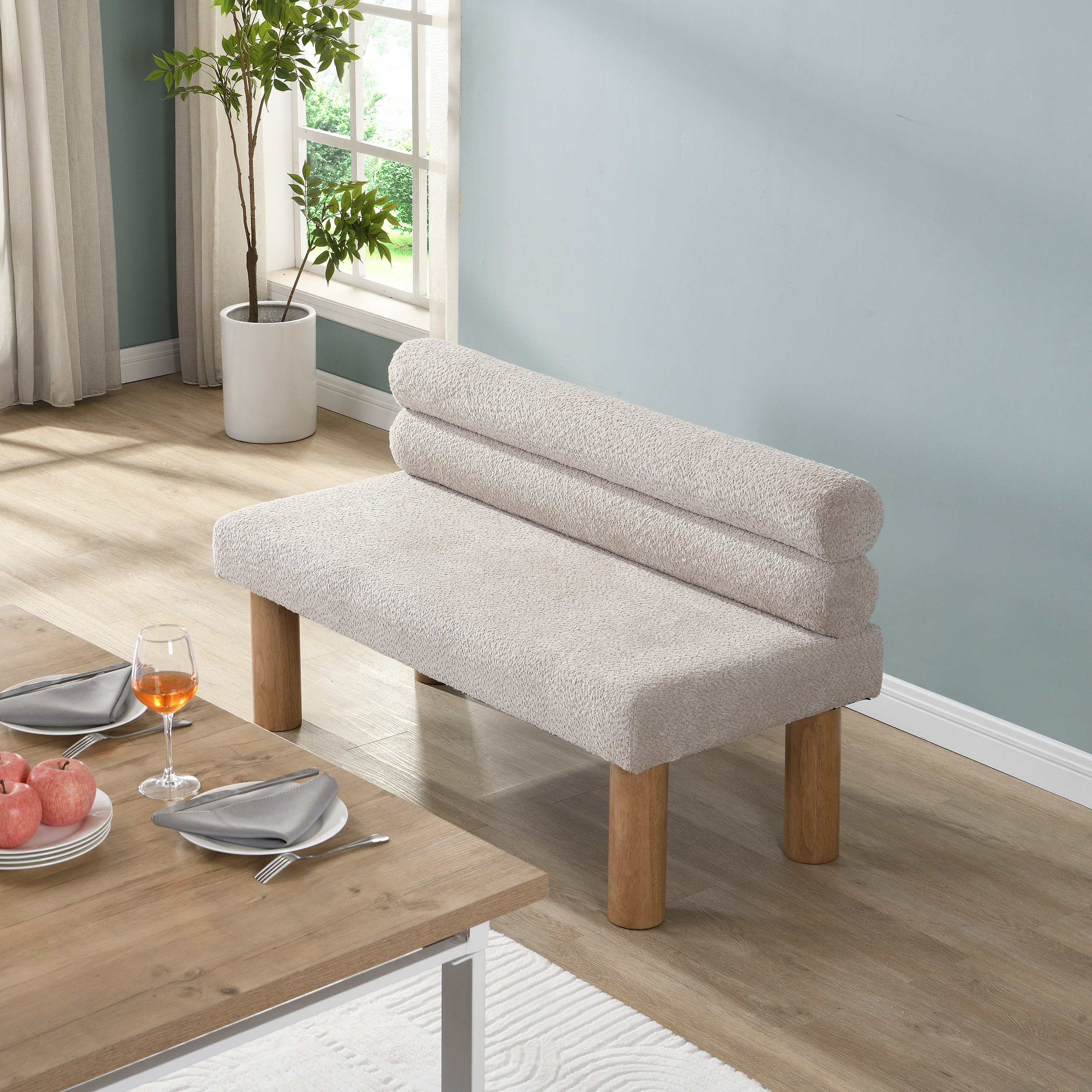 Banco tapizado gris claro, patas de madera de caucho, soporta 300 libras