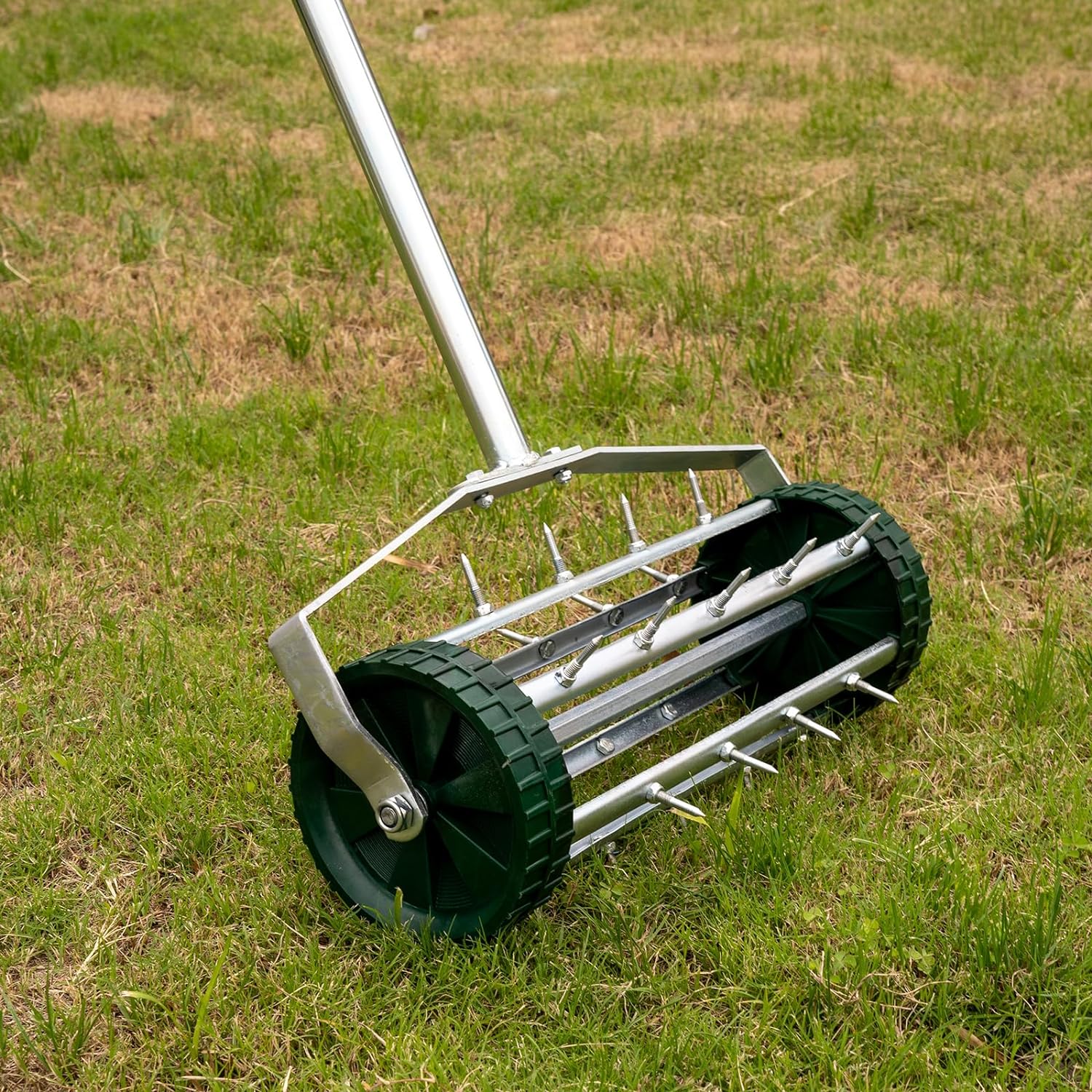 Aireador de césped rodante resistente con mango largo de acero de 3 piezas, para jardín.