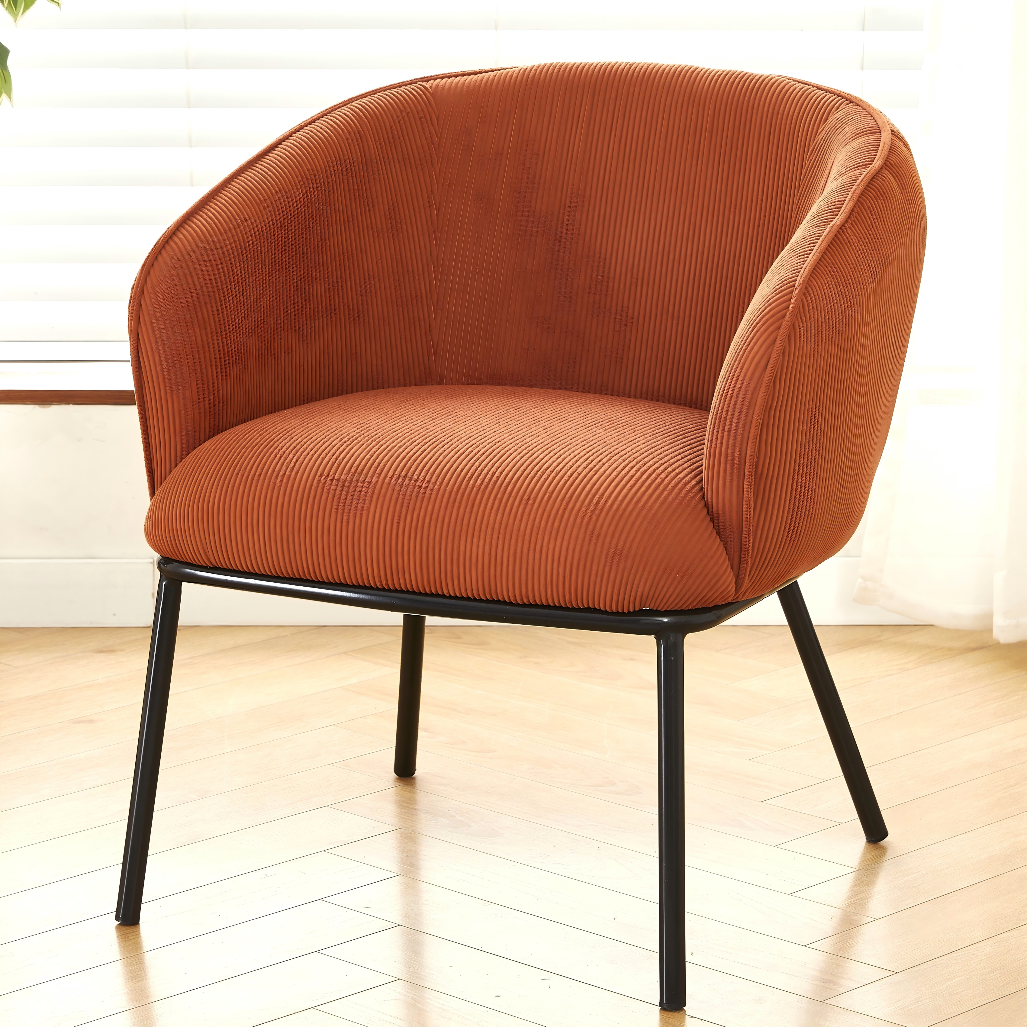 Sillón decorativo moderno de pana, tapizado, patas de metal, estilo Mid-Century.
