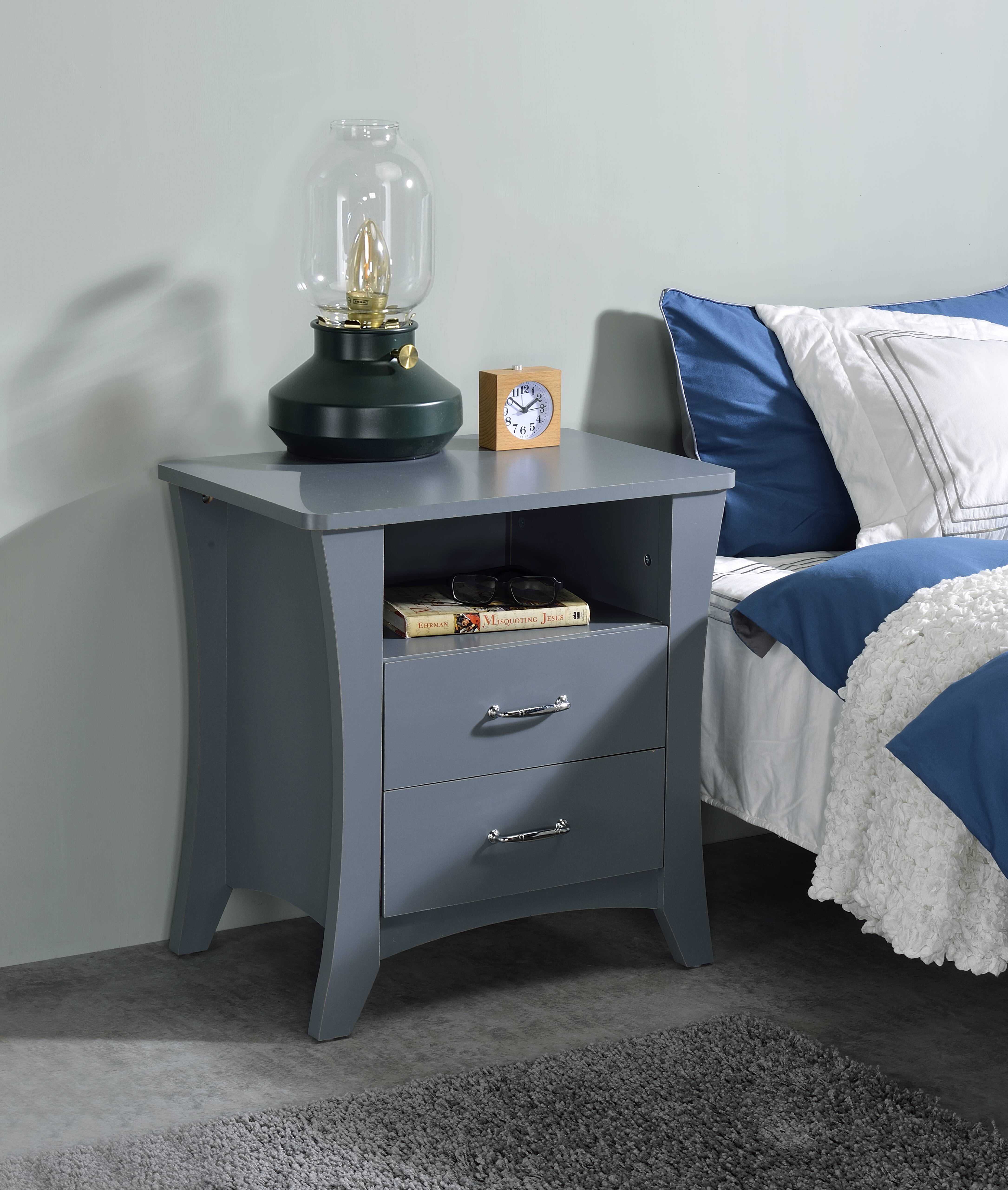 Mesa auxiliar Colt con acabado gris