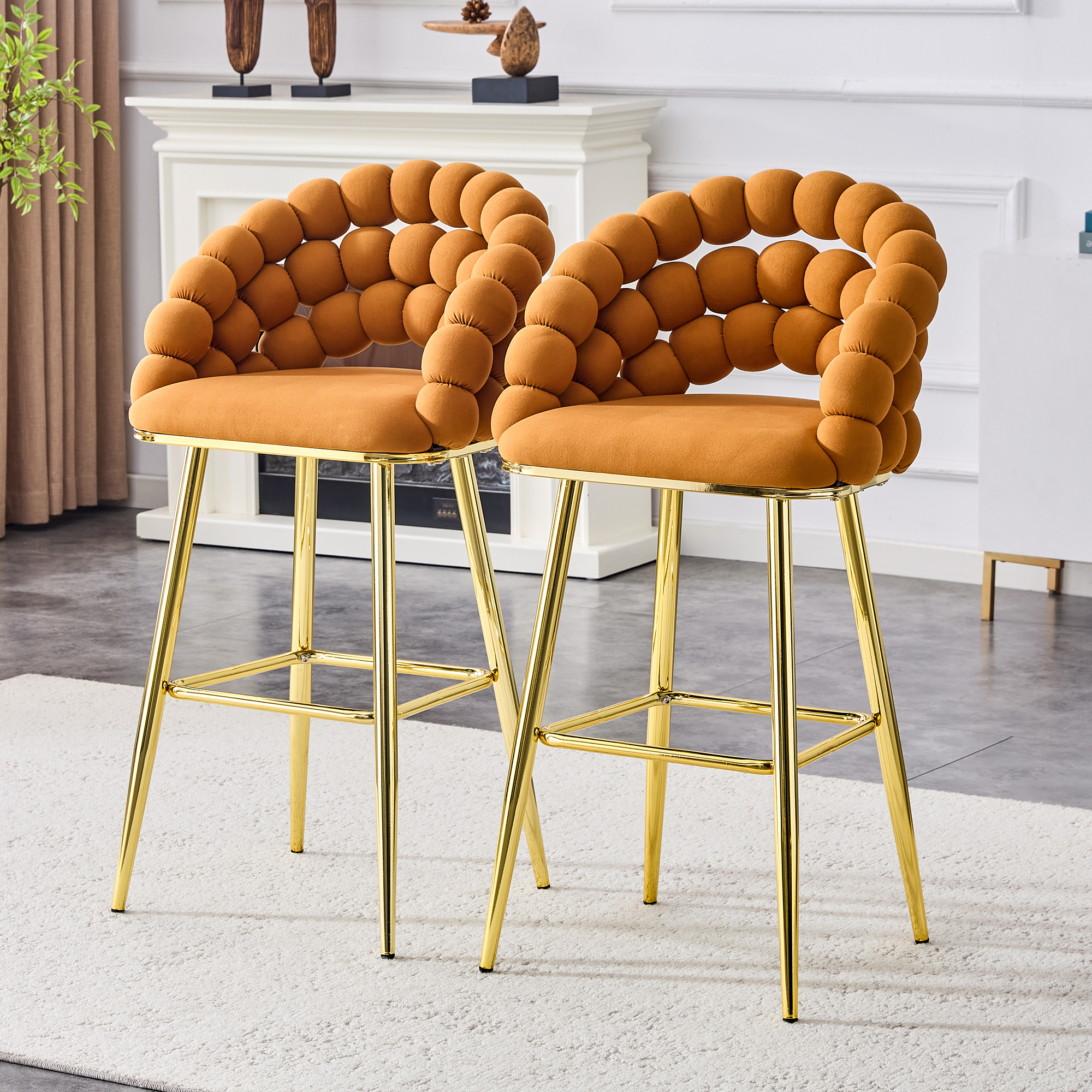 Set de 2 taburetes de bar de terciopelo naranjas con patas doradas, para cocina.