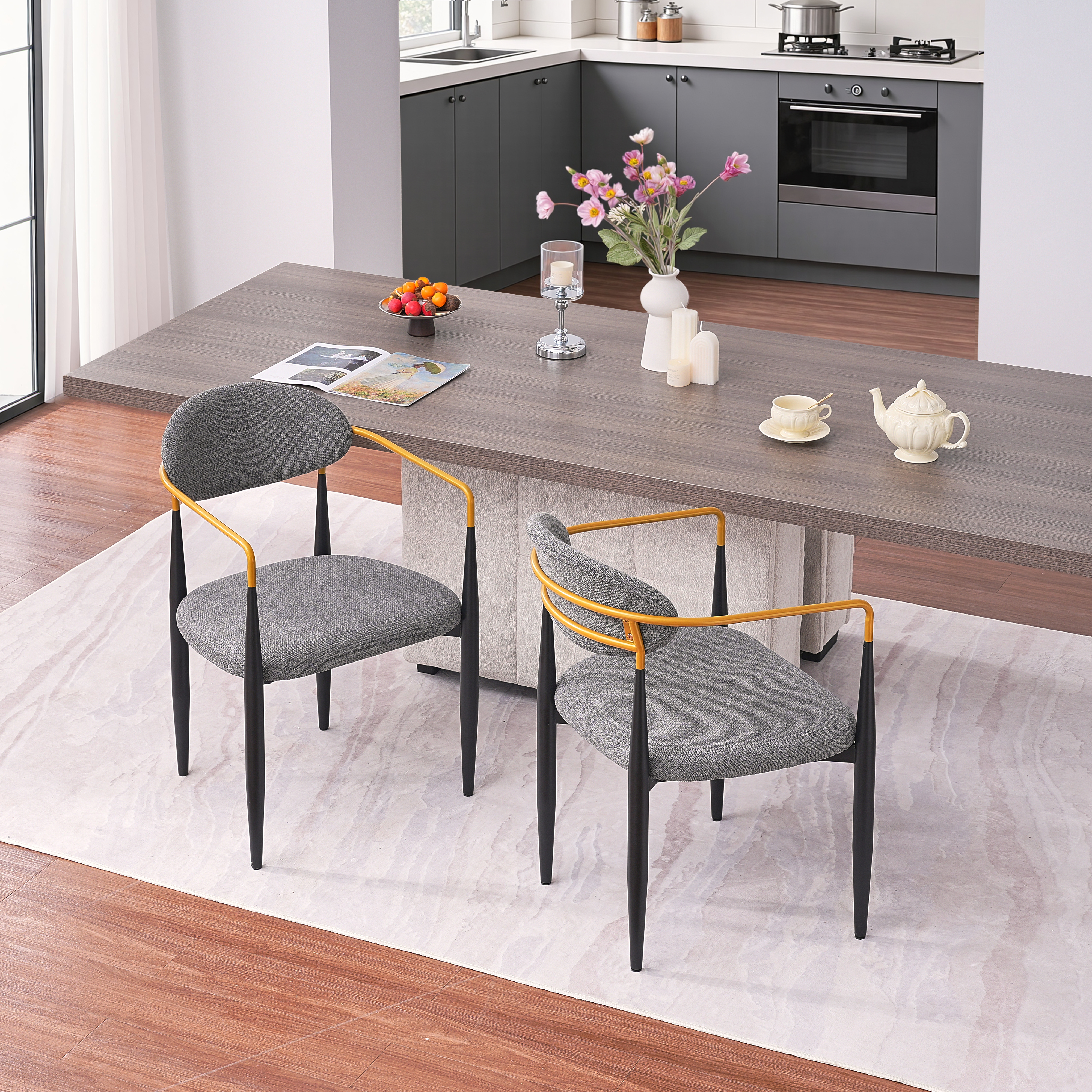 Silla de comedor tapizada moderna con reposabrazos dorados, diseño ergonómico, set de 2