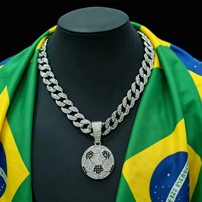 Collar con colgante de balón de fútbol de 13 mm, cadena cubana, estilo hip hop
