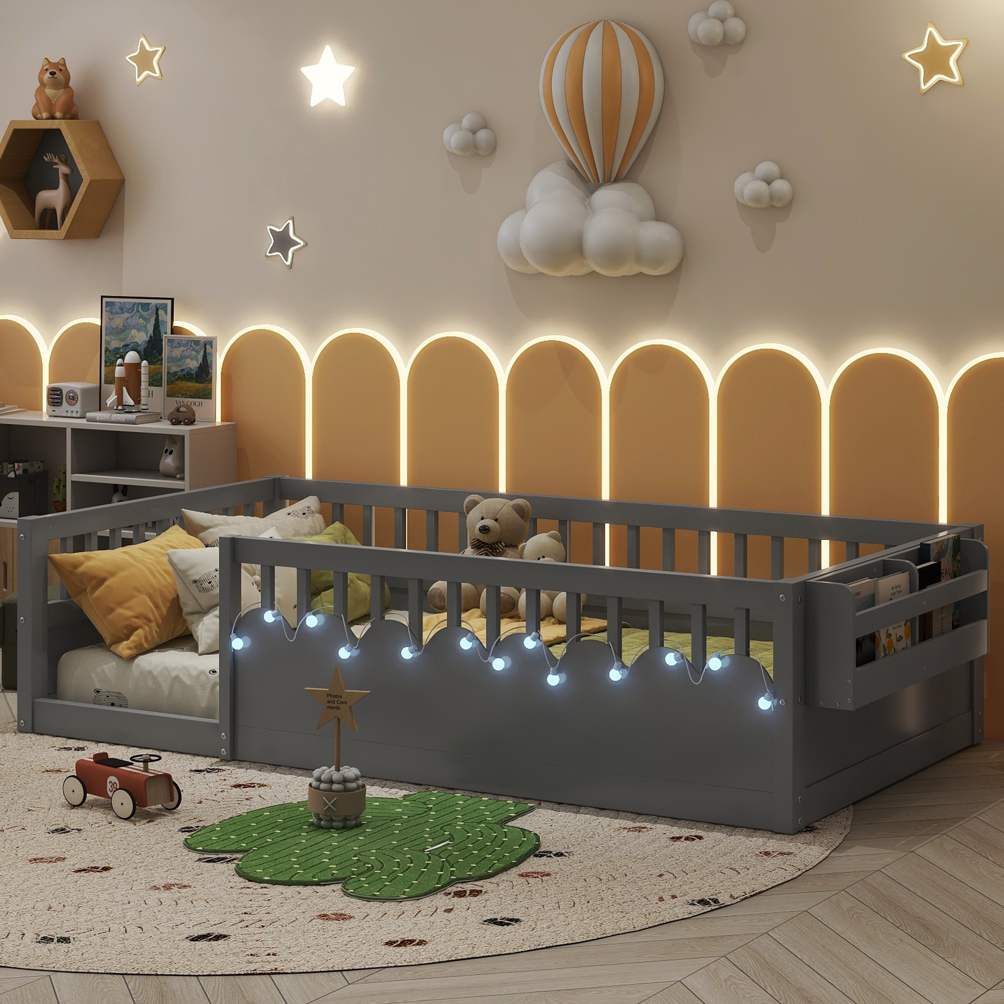 Cama Montessori individual de piso gris con barandales altos, luz y estante