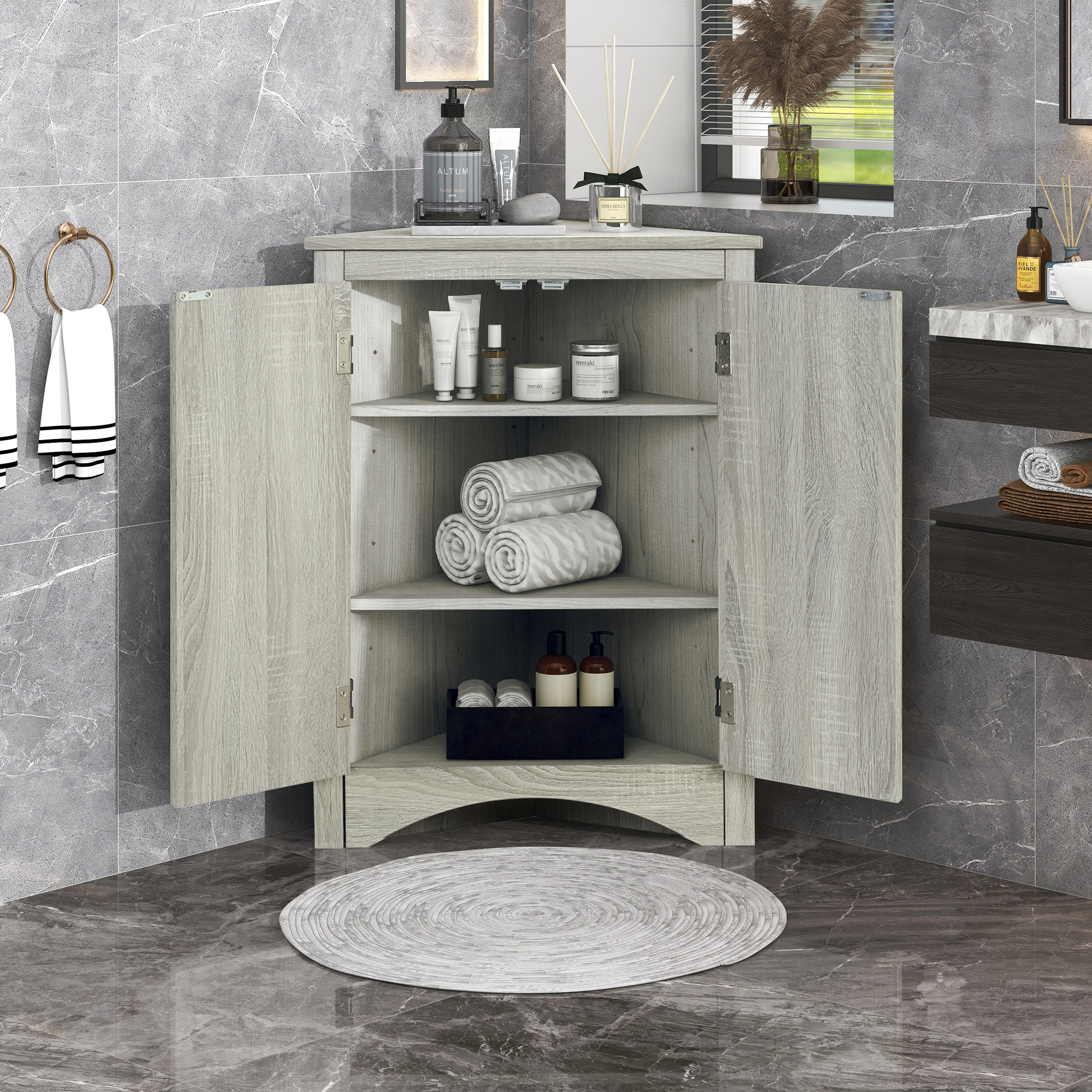 Armario de almacenamiento triangular de roble para baño con estantes ajustables