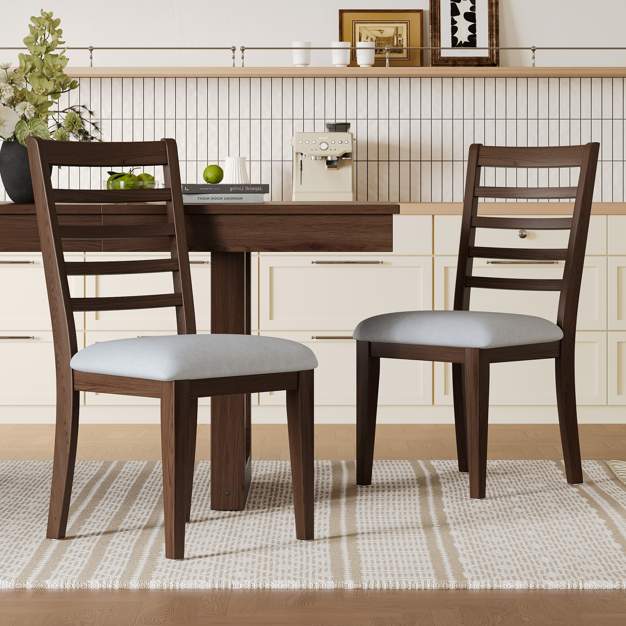Juego de 2 sillas de comedor rústicas, tapizadas, respaldo alto, sin brazos, nogal.