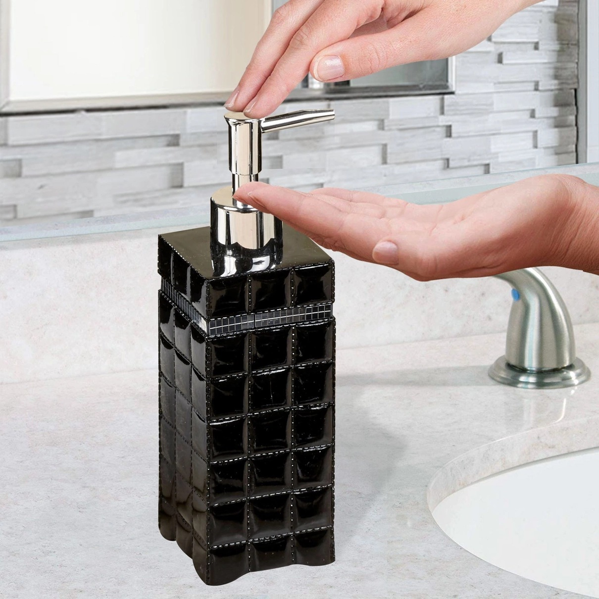 Dispensador de jabón líquido con bomba de resina negra para baño y cocina