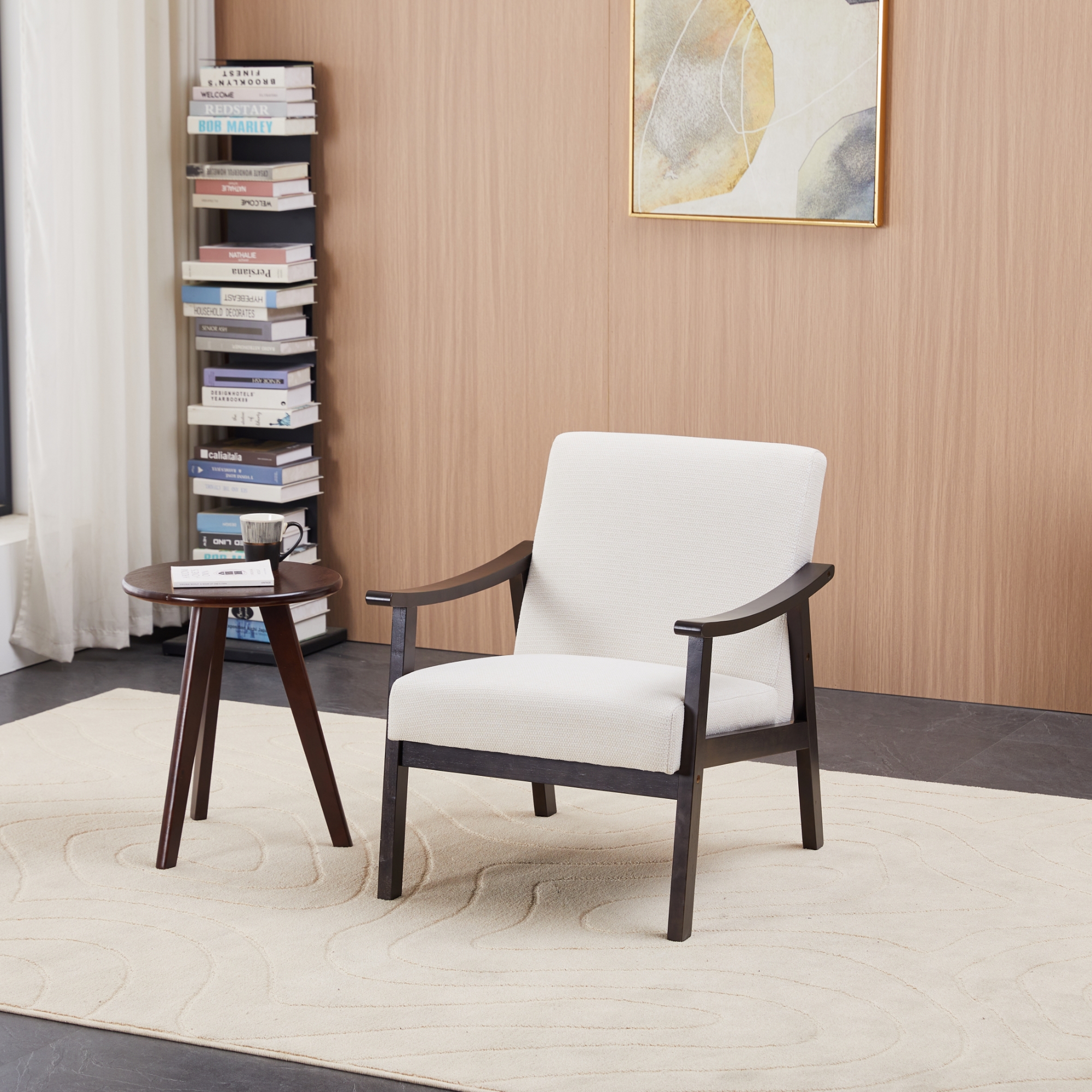 Sillón moderno de respaldo alto, tapizado blanco antiguo, patas de madera sólida