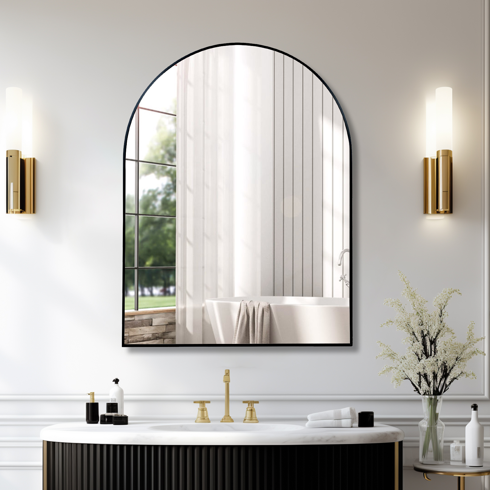 Espejo de baño arqueado de 30x40 pulgadas con marco de metal negro para pared.